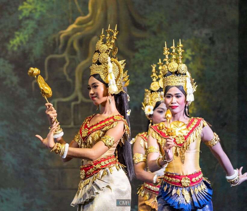 Siem Reap: Apsara Dance Show with Buffet Dinner & Tuk-Tuk... - A buffet that makes the evening easy