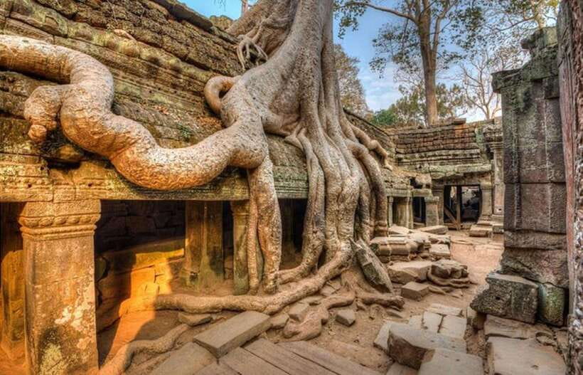 Siem Reap: Full-Day Tuk-Tuk Tour of Angkor Wat Temples - Sunrise at Angkor Wat and sunset at Bakheng Mountain