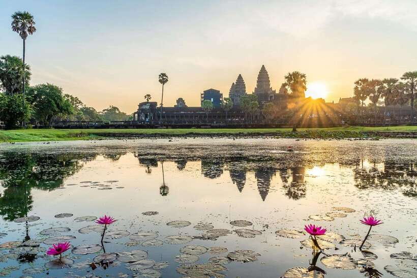 Siem Reap: Full-Day Tuk-Tuk Tour of Angkor Wat Temples - Bayon and the stone faces of Angkor Thom