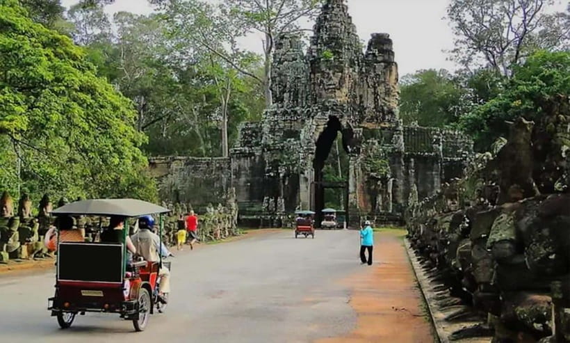 Siem Reap : Private Tuk-Tuk Tour of the Magnificent Temples. - Angkor Wat and its lotus-shaped towers