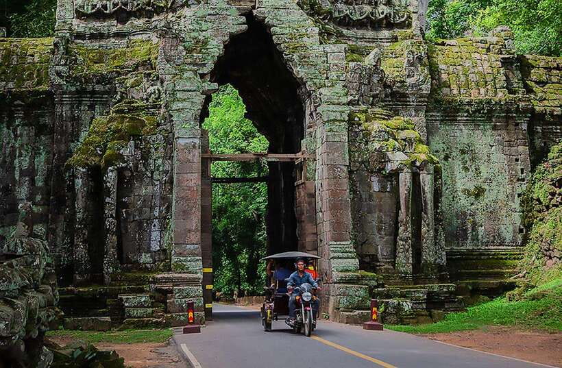 Siem Reap : Private Tuk-Tuk Tour of the Magnificent Temples. - Ta Prohm and the trees of Tomb Raider