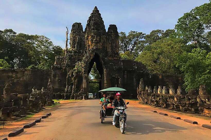 Siem Reap : Private Tuk-Tuk Tour of the Magnificent Temples. - Morning pickup and the Angkor Pass stop