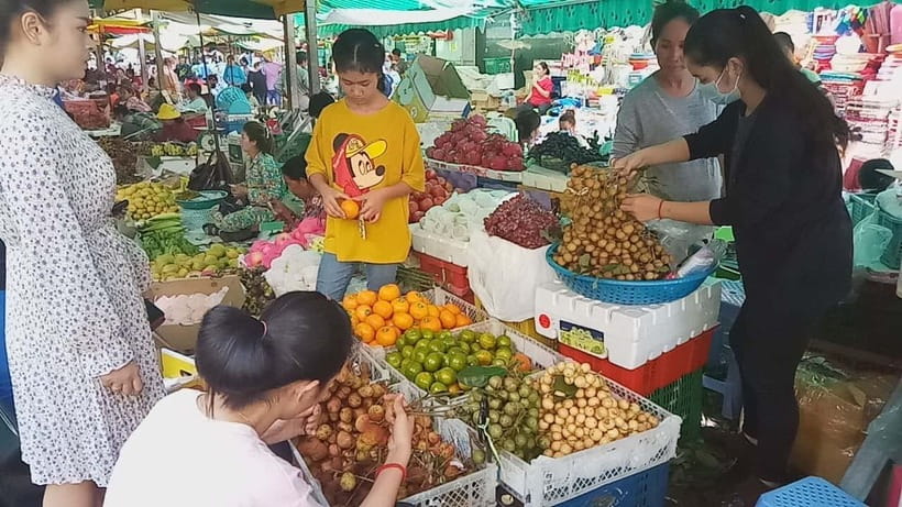 Siem Reap Street Foods Tour by Tuk Tuk with Personal Guide - Finishing with local food and the night market