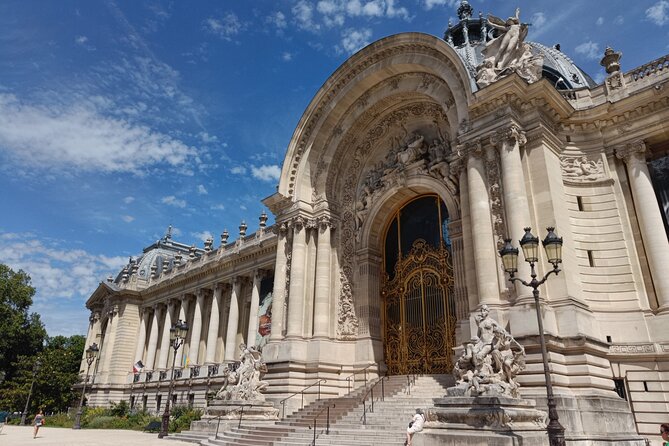 Sightseeing tour of most iconic parisian monuments (rickshaw) - Champs-Élysées from shops to gardens