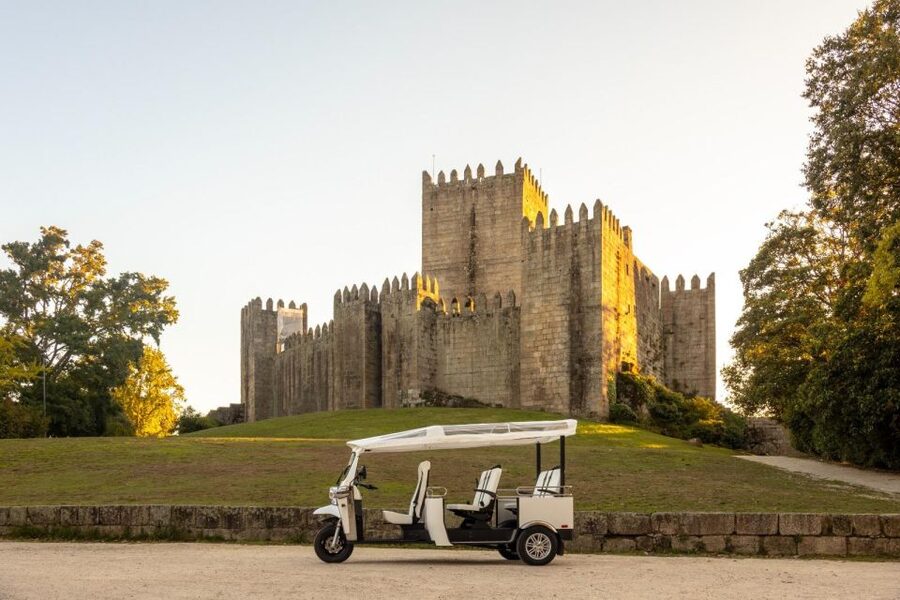 Sightseeing Tours by Electric Tuk-Tuk in Guimarães - One hour in the UNESCO old town