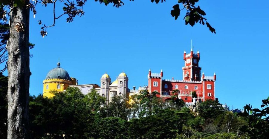 Sintra:1 hour tuk tuk experience to Pena Palace(3 monuments) - Why this short Sintra ride can save your day