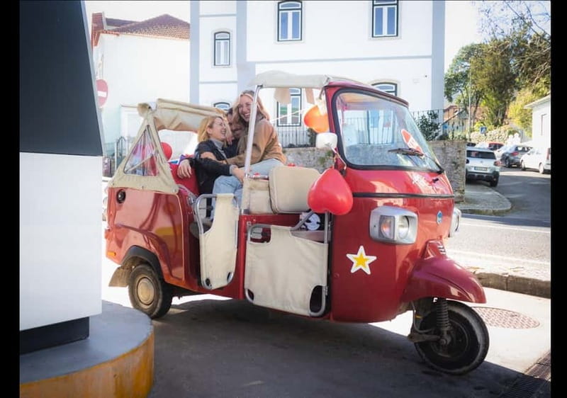 Sintra: Guided History & Highlights Tuk-Tuk Tour with Pastry - Key points at a glance