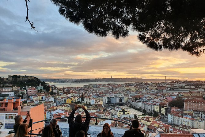Special Guided Tour of Tuk Tuk Lisbon Historic 2 Hours - Santa Luzia and Portas do Sol: the classic Alfama views