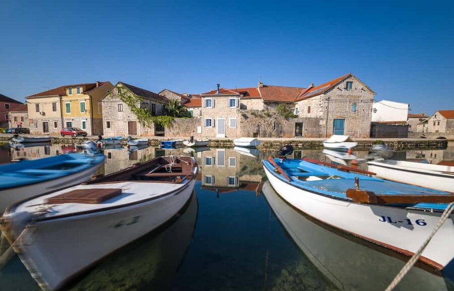 Stari Grad: Private Tuk-Tuk tour with Wine tasting - Key points to know before booking