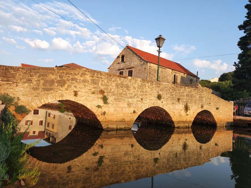 Stari Grad: Private Tuk-Tuk tour with Wine tasting - Practical details that affect your day