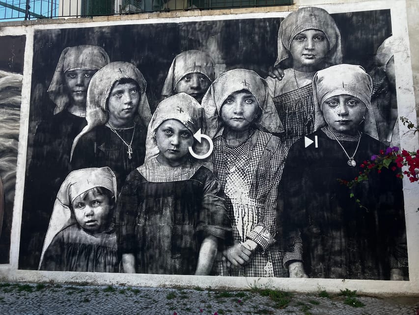 Street Art Lisbon: Tuk Tuk Tour - Starting at Chapéus Lisboetas