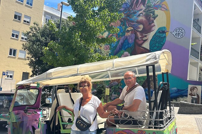 Street Art Tour by Tuk Tuk Joy - What Laís adds to the ride