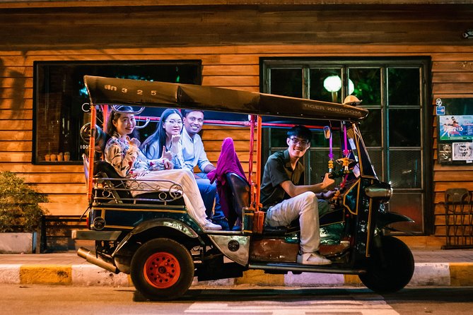 Sunlight or Moonlight: Chiang Mai City Tuk Tuk Tour - Wat Lok Moli and Lanna design