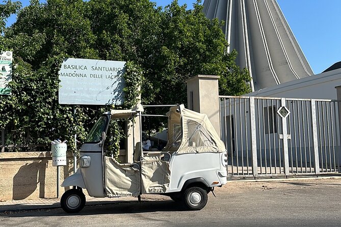 Syracuse and Ortygia and Park Neapolis Tuk-Tuk Tour - Fonte Aretusa and Maniace Castle