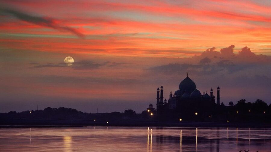 Taj Mahal Sunset Tour By Tuk Tuk with Private Guide - Meeting the guide and setting the plan
