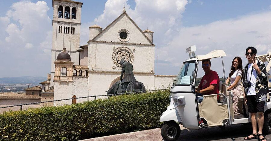 The Life of Saint Francis Tour by Tuk Tuk: English & Spanish - Piazza Matteotti and the Cathedral of San Rufino