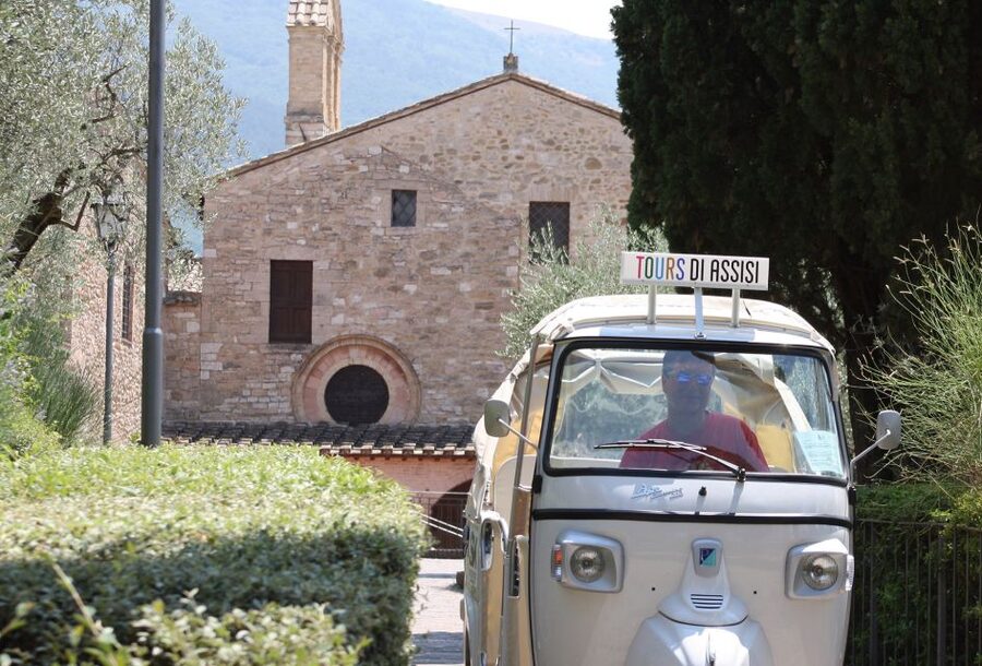 The Life of Saint Francis Tour by Tuk Tuk: English & Spanish - Piazza del Vescovado and the Sanctuary of the Stripping