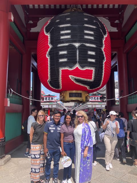 Tokyo: Asakusa Highlights Walking (OP : Rickshaw Experience) - Guide quality and the importance of staying close