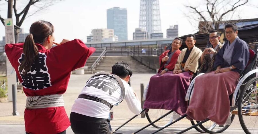 Tokyo: Asakusa tour by rickshaw - The 2-meter-high view and the short route