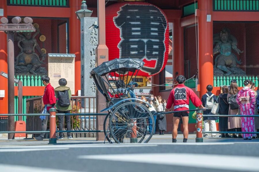 Tokyo: Asakusa tour by rickshaw - Local stories, food advice, and shopping tips