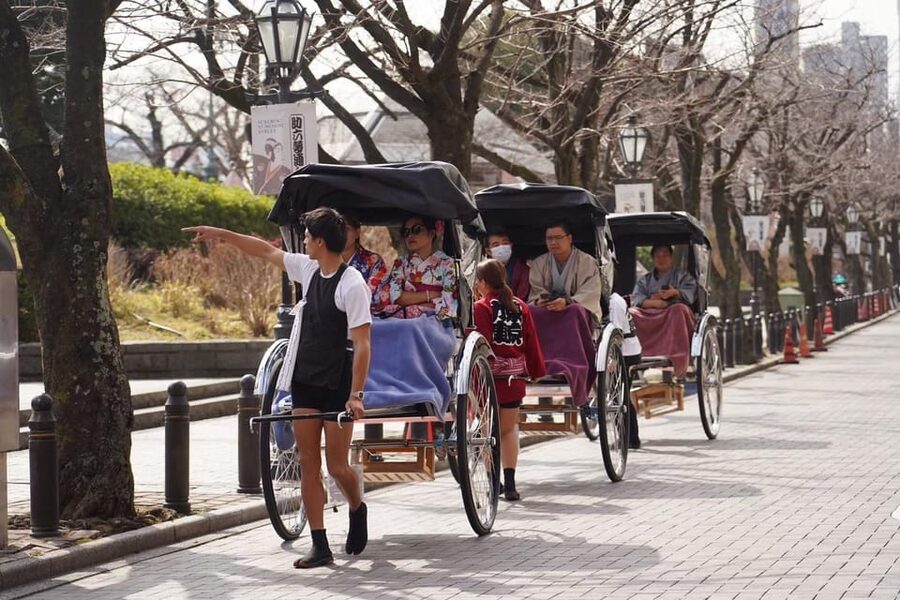 Tokyo: Asakusa tour by rickshaw - Value for couples, families, and first-time visitors