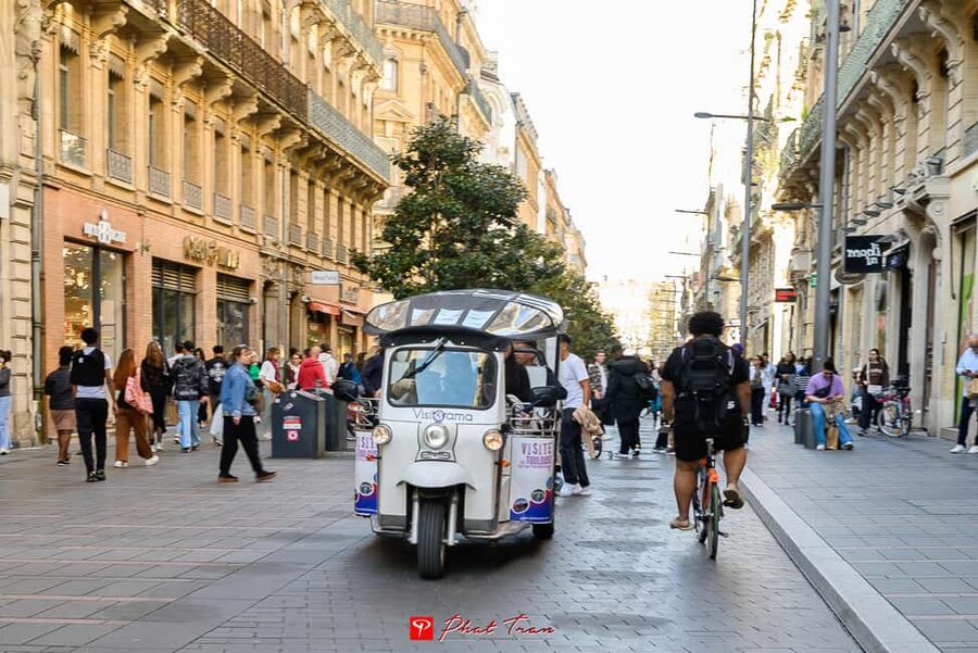 Toulouse: Electric Tuk-Tuk Tour with Photo Stops and Audio - Key points to know before booking