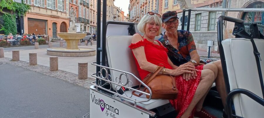 Toulouse: Electric Tuk-Tuk Tour with Photo Stops and Audio - What the audio and guide add