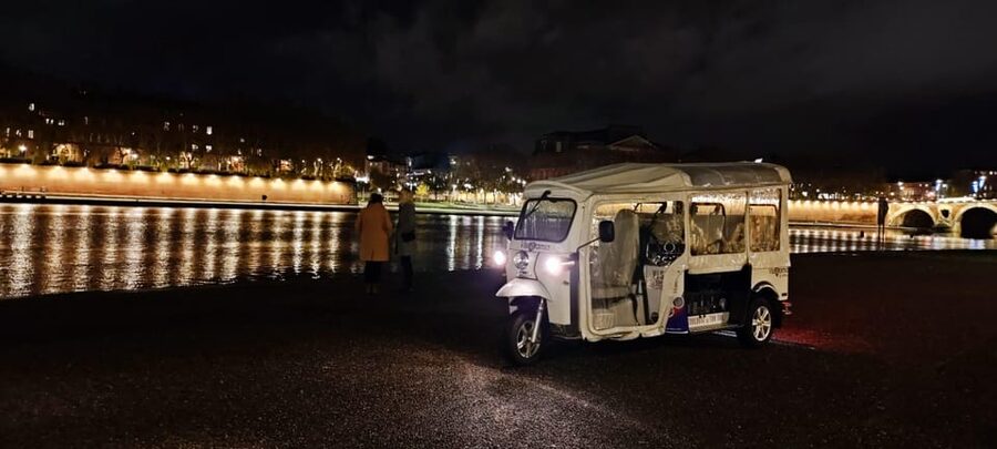Toulouse: Electric Tuk-Tuk Tour with Photo Stops and Audio - The Garonne, Pont Neuf, and Pont des Catalans