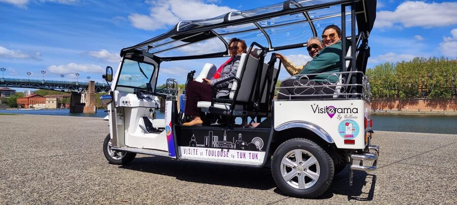 Toulouse: Electric Tuk-Tuk Tour with Photo Stops and Audio - Carmes, Saint-Cyprien, and the gardens