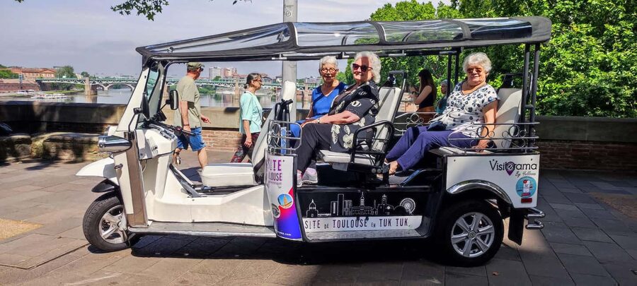 Toulouse: Electric Tuk-Tuk Tour with Photo Stops and Audio - Starting across from the Toulouse Tourist Office