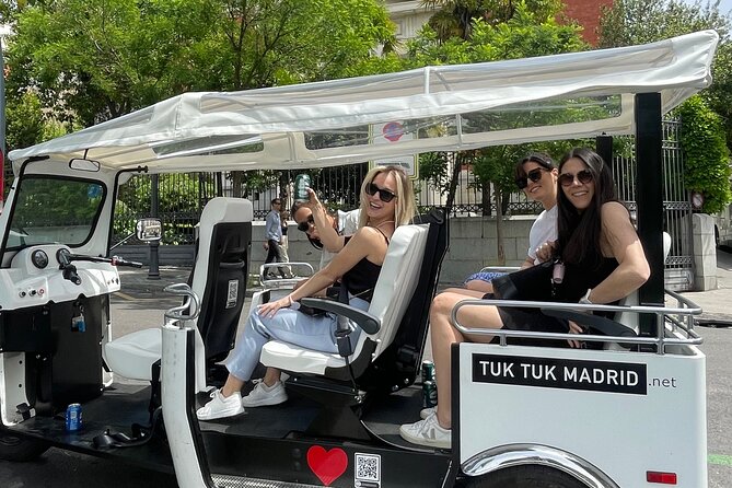 Tour en tuk-tuk electrico por MADRID MODERNO - Cibeles, the National Library, and Gran Vía