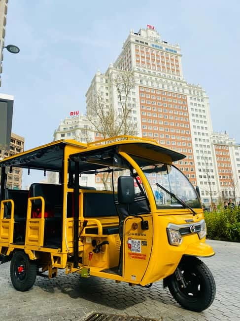 Tour en Tuk Tuk por lo mejor de Madrid - Cibeles, Colón, and Gran Vía