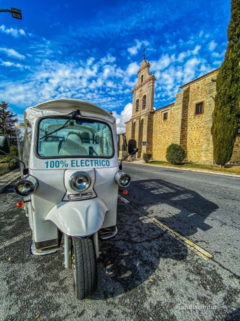 TOUR GUIADO EN TUK TUK POR AVILA 1 HORA - Four Posts, Ávila’s best wide view