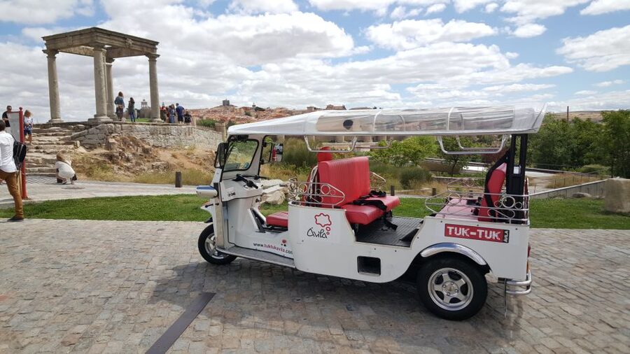 Tour Guiado En Tuk Tuk Recorre Avila De La Forma Mas Comoda - Is $10 good value for 35 minutes?