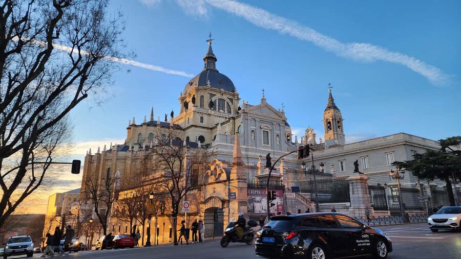 Tour Madrid: Secrets in a Electric Tuk Tuk - The guides make the biggest difference