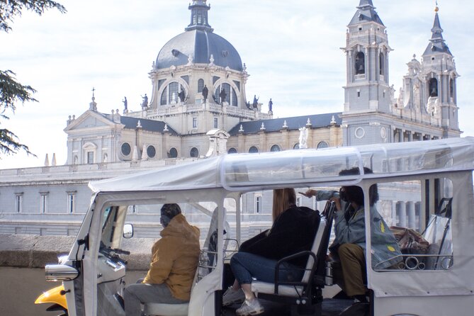 Tour of Historic and Modern Madrid with a guide in a yellow tuk tuk - What the guides add to the ride
