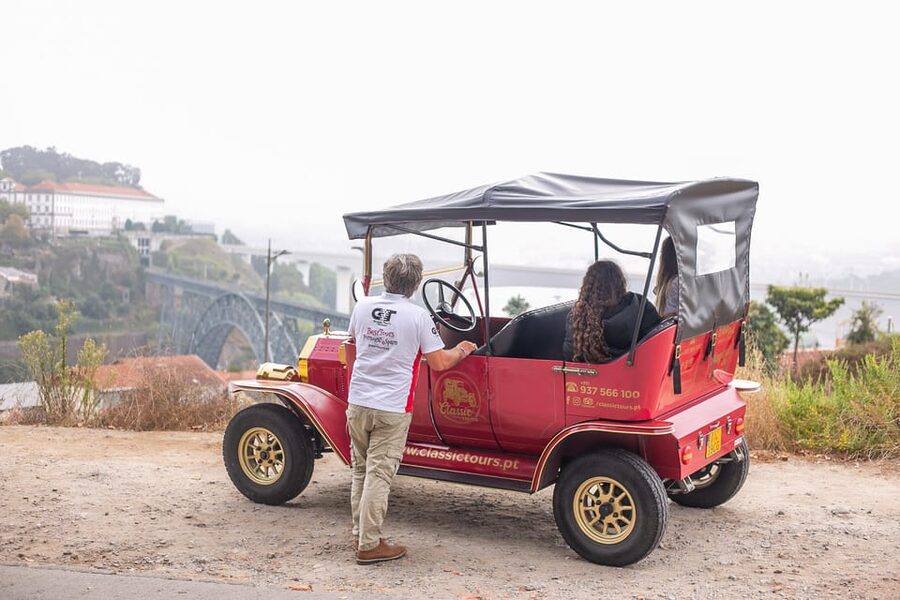 Tour Porto: Classic Adventure in Electric Tuk Tuk - Meeting beside Porto Cathedral