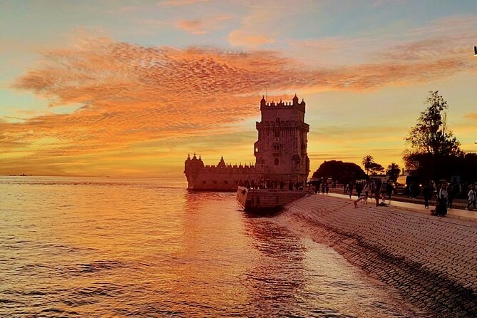 Tour Tuk Tuk Lisbon-Belem 4 H Free Pick-up - Churches and memorials around São Vicente and Alfama