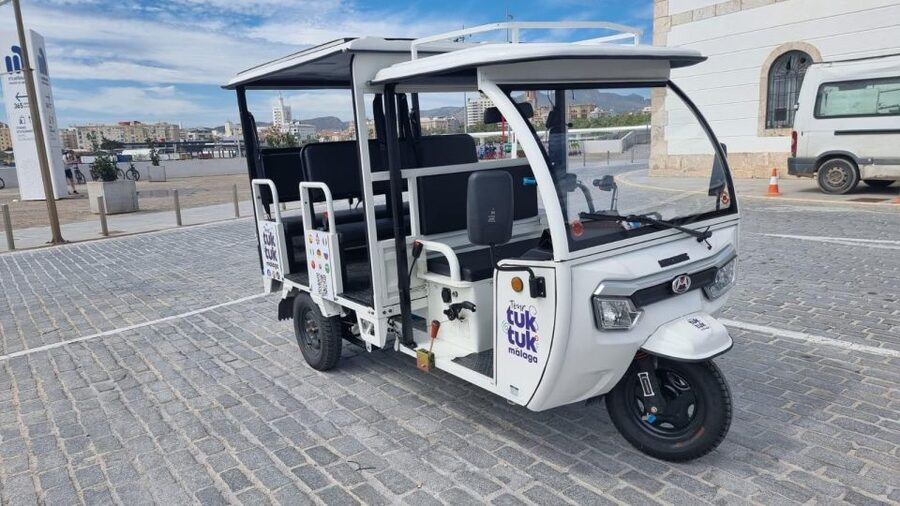 Tour Tuk Tuk Málaga - Banco de España and Pedro Luis Alonso Gardens