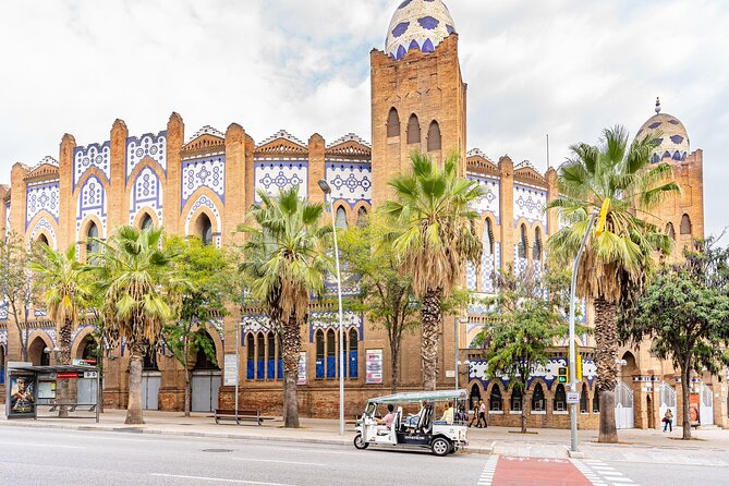 Tour Welcome Barcelona with Local Guide in Eco Tuk Tuk Private - The old port and Barcelona’s waterfront