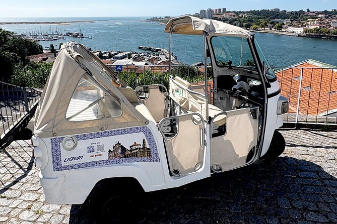 Tours in the Port DE Tuk Tuk - Santo António Hospital and Cordoaria Garden