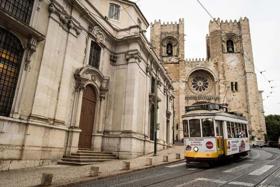 Travel to the Medieval part of Lisbon by Tuk Tuk - Mouraria and Costa do Castelo From the Tuk Tuk