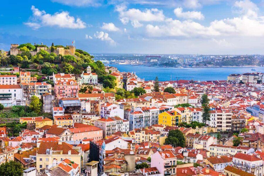 Travel to the Medieval part of Lisbon by Tuk Tuk - Sé Cathedral, the Right Place to Begin