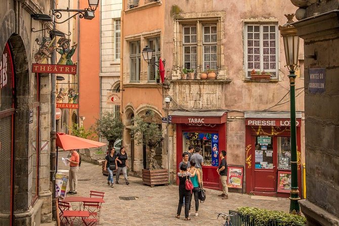 Treasure hunt in a Pedicab tour of Lyon - Who will enjoy this Lyon ride most
