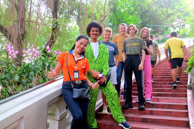 Tuk Tuk Bangkok Private Tour: WW2 Pad Thai, 360-Viewpoint, Chinatown (Pickup) - The Giant Swing and a quick Bangkok landmark