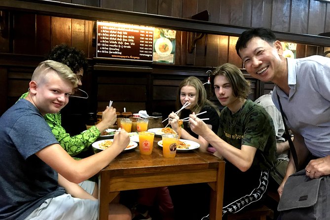 Tuk Tuk Bangkok Private Tour: WW2 Pad Thai, 360-Viewpoint, Chinatown (Pickup) - Thipsamai Pad Thai and the World War II connection