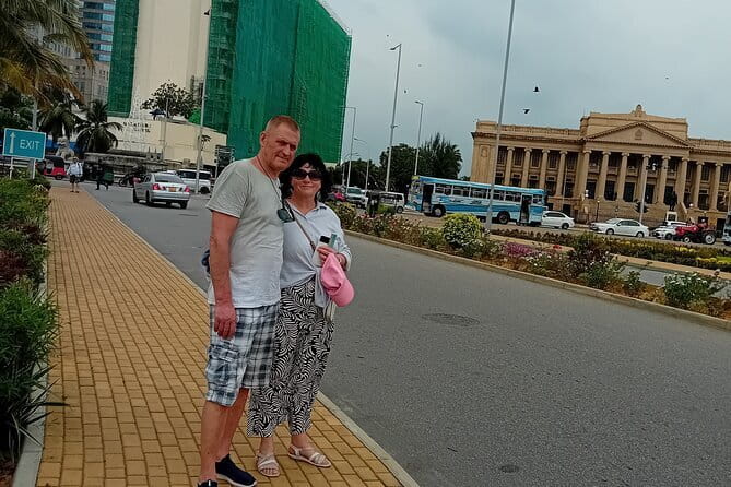 Tuk-Tuk City Tour Colombo SL - Independence Square and Colombos colonial past