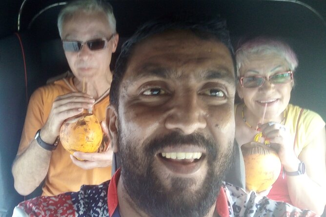 Tuk Tuk city tour is very cheap in colombo( All inclusive tour) - A vivid Hindu temple in central Colombo
