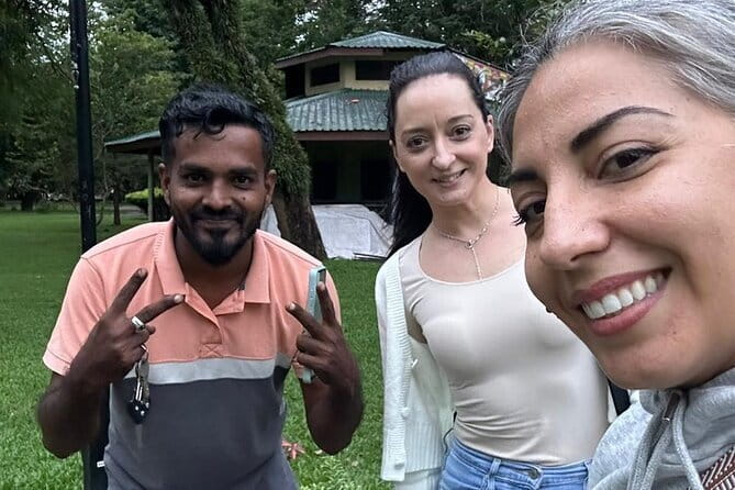 Tuk tuk colombo Sightseeing tour - Gangaramaya Temple Starts the Cultural Story