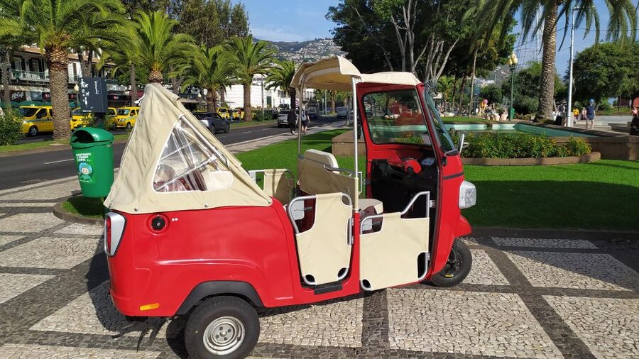 Tuk Tuk Funchal City - Madeira Island - Wine tasting in a one-hour private tour